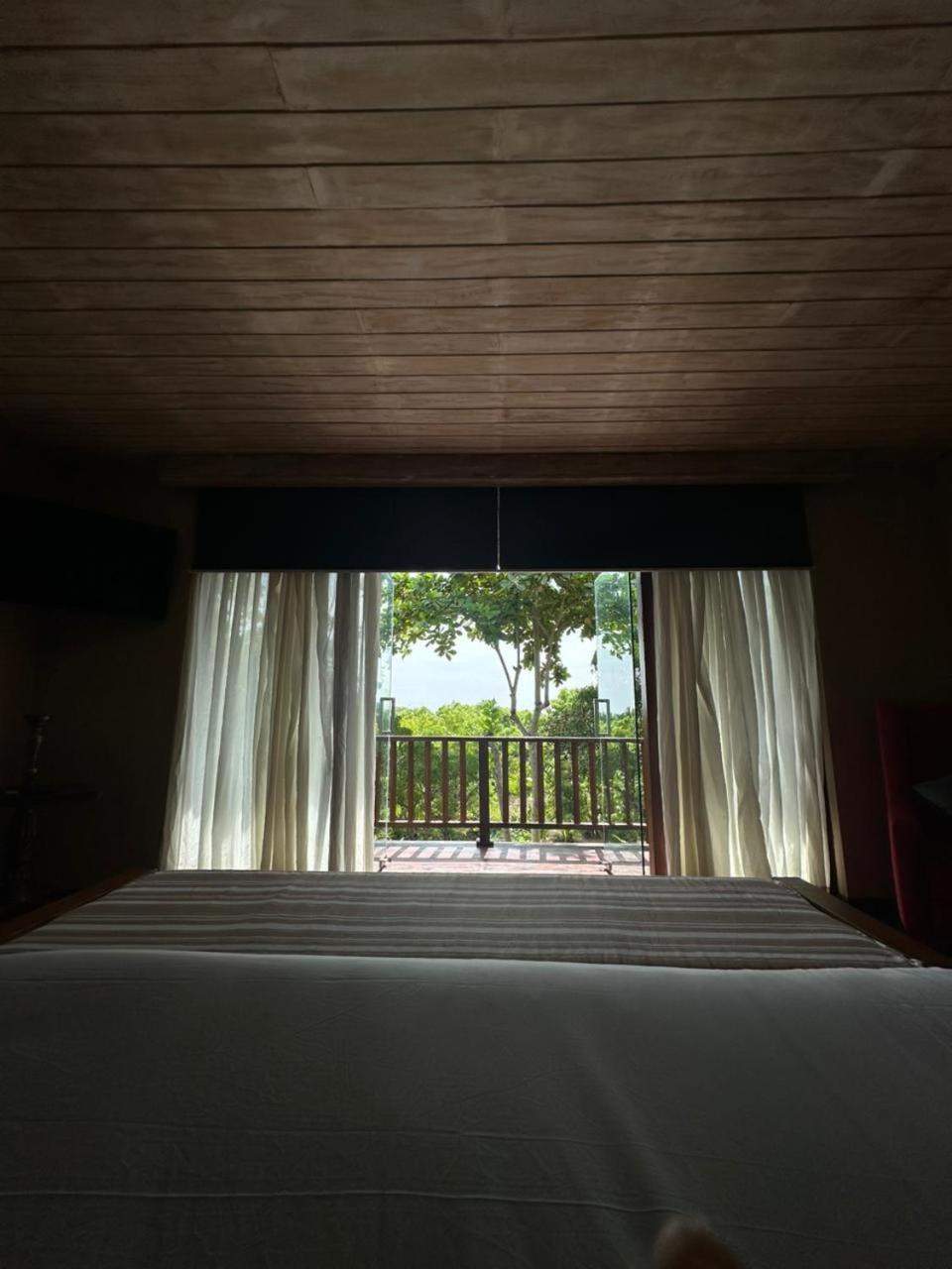 Nikara Luxury Beach House Тиссамахарама Экстерьер фото