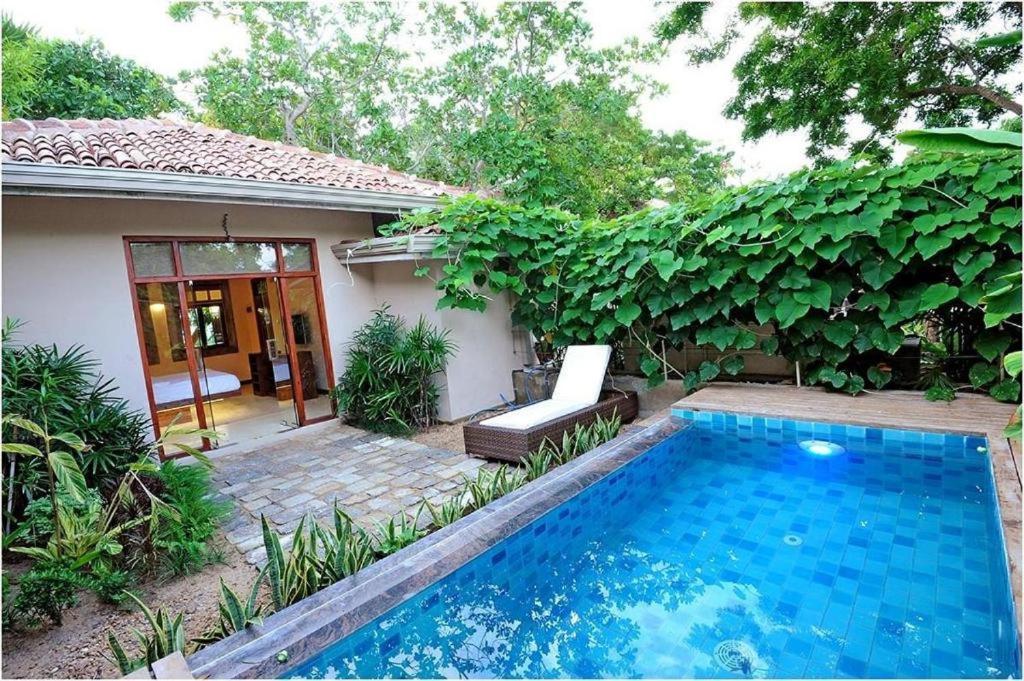 Nikara Luxury Beach House Тиссамахарама Экстерьер фото